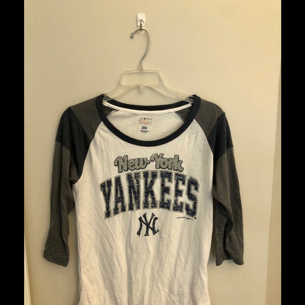 NEVER WORN New York Yankees 3/4 Sleeve T-Shirt